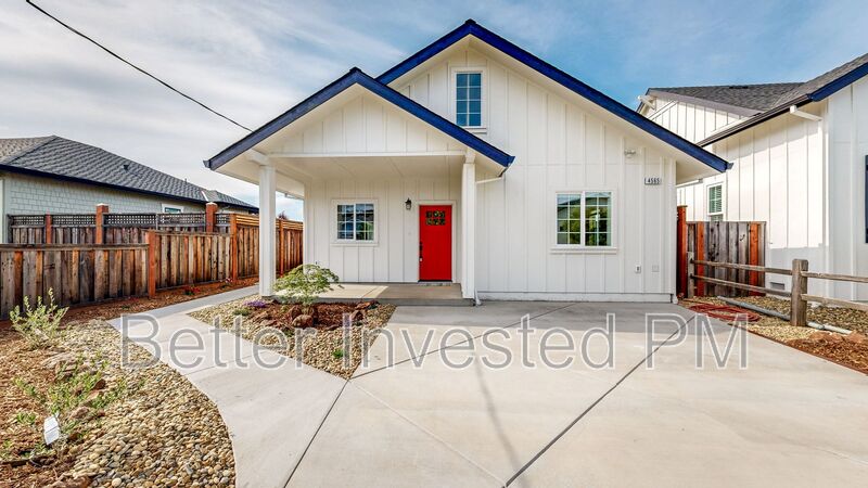 Santa Rosa House: 4565 Brighton Dr