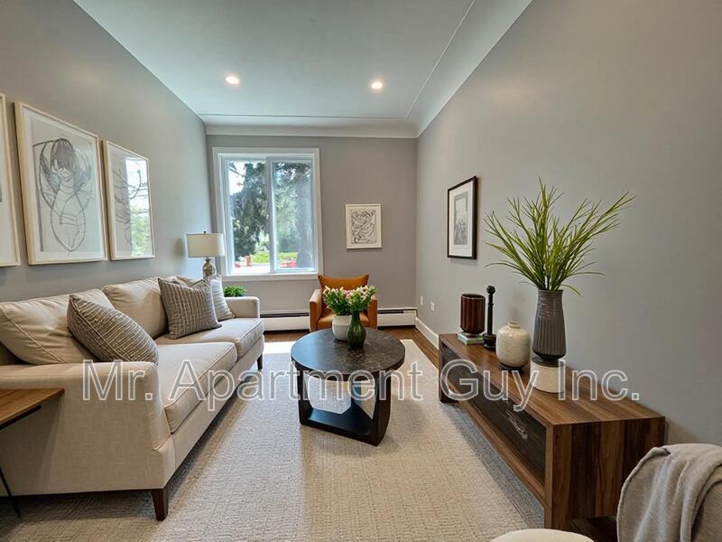 Kitchener Condo: 1148 Queens Boulevard