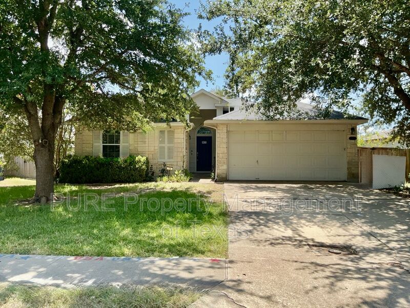 Hutto House: 706 Stewart Drive