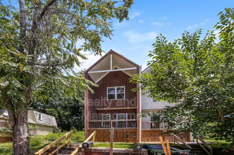 Atlanta House: 840 Smith Street