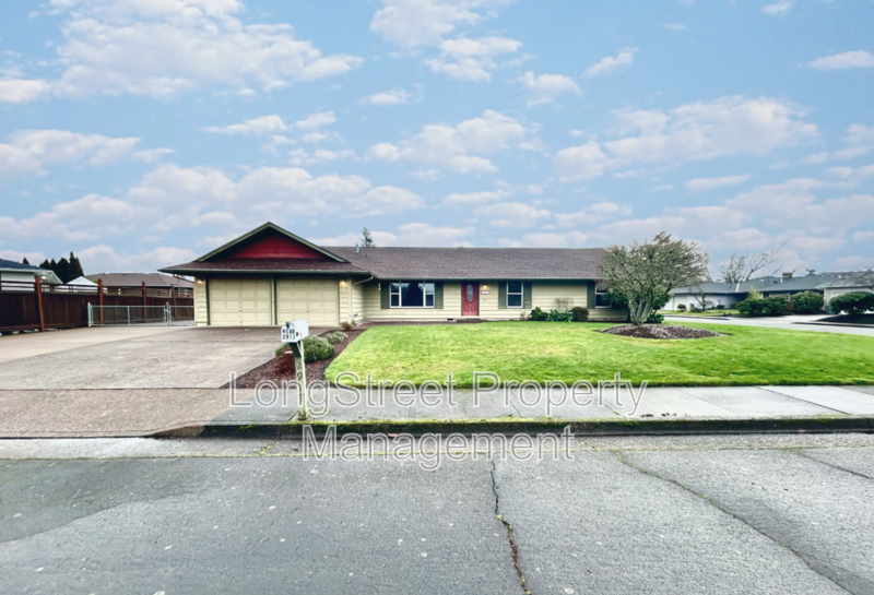 Albany House: 2917 Takena St SW