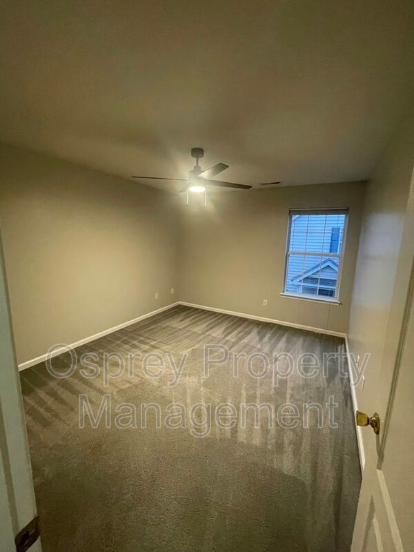 3BR Townhouse Condo with Garage "ASK ABOUT OUR ZERO DEPOSIT" - Photo 4