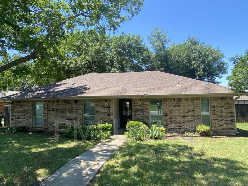Denton House: 1902 Camellia St