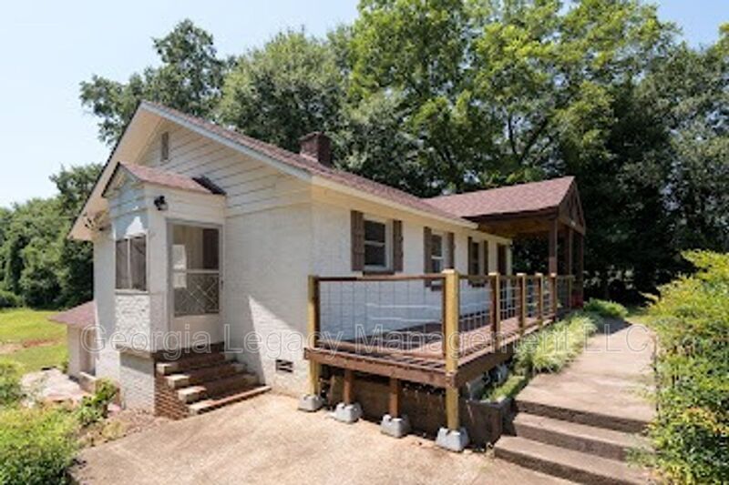Royston House: 2615 W. Main St.