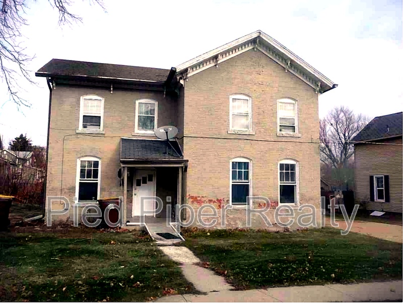 Freeport Condo: 810 1/2 E Shawnee St