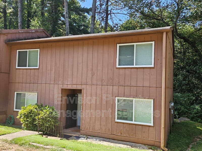 Austell House: 966 Pine Hollow Road