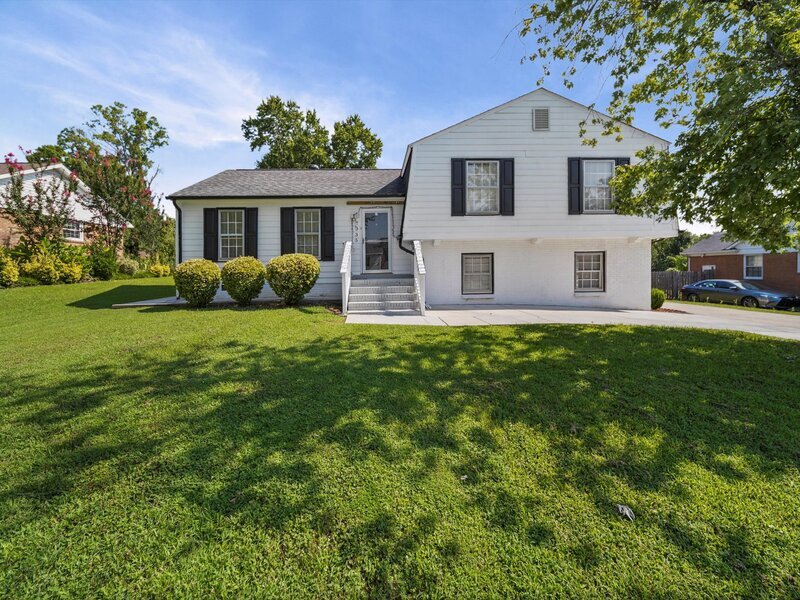 Charlotte House: 335 Meadowdale Ln
