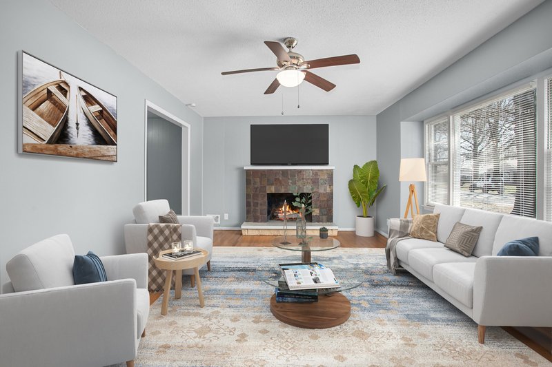 Lee's Summit House: 908 SW 6th St