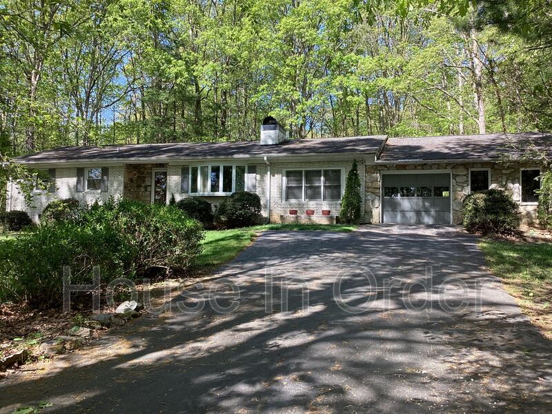 Arden House: 24 Glen Cove Rd