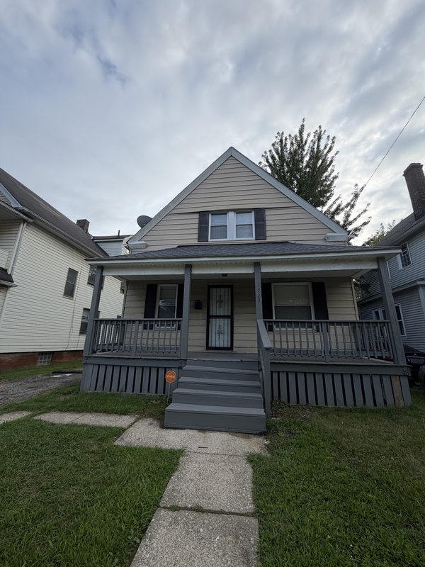 Cleveland House: 1722 Burgess Road