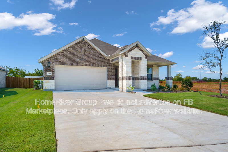 Lavon House: 300 Yellowstar Ln