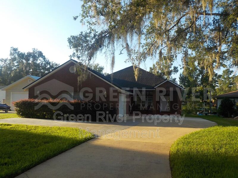 Green Cove Springs House: 1761 Oak Grove Drive S