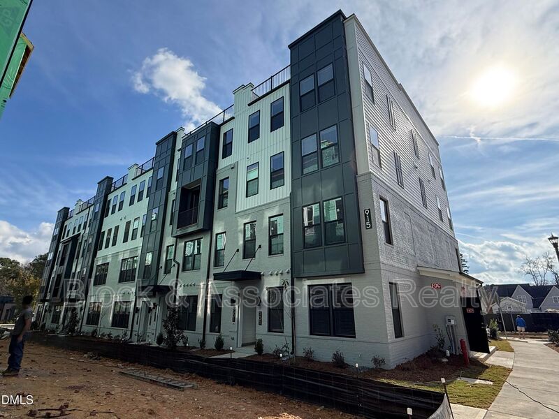 Cary Condo: 915 Ball Field Alley