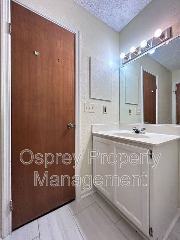 Cozy 2-Bedroom Townhome in Virginia Beach "ASK ABOUT OUR ZERO DEPOSIT" - Photo 6