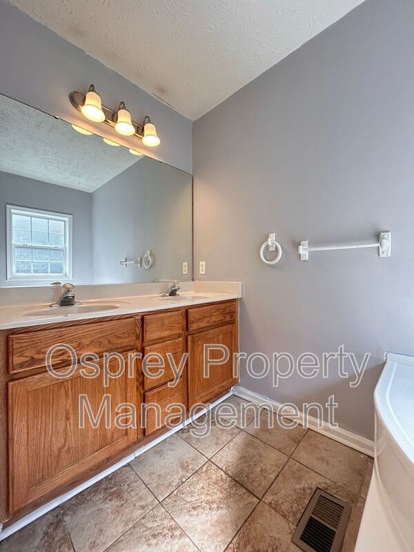 Spacious 4-Bedroom Home W/Sunroom & Large Backyard