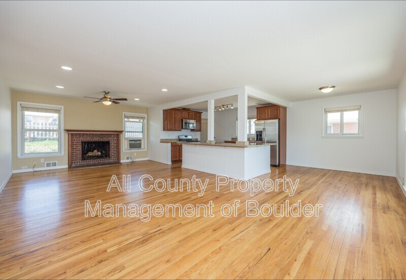 Boulder House: 425 S 40th St