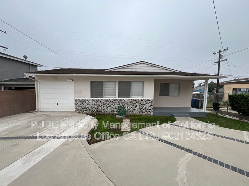 Inglewood House: 4212 W 64th St