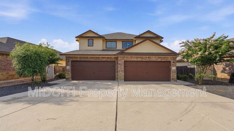 Seguin House: 1134 Renee Way