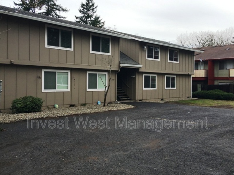 Vancouver House: 2009 Norris Road