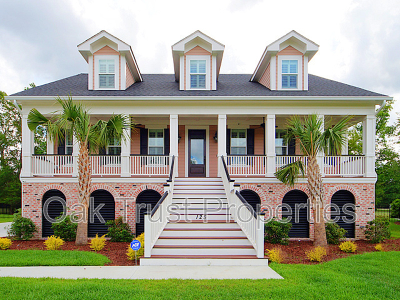 Charleston House: 125 Brogun Lane