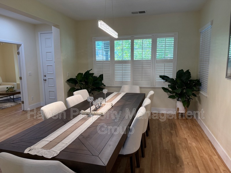 Mountain House House: 49 E Heritage Drive