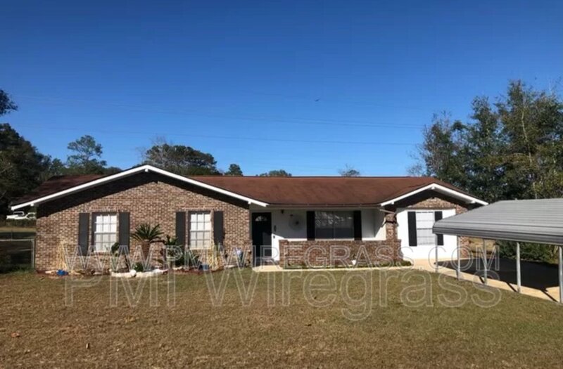 Daleville House: 12 Forest Hill Dr