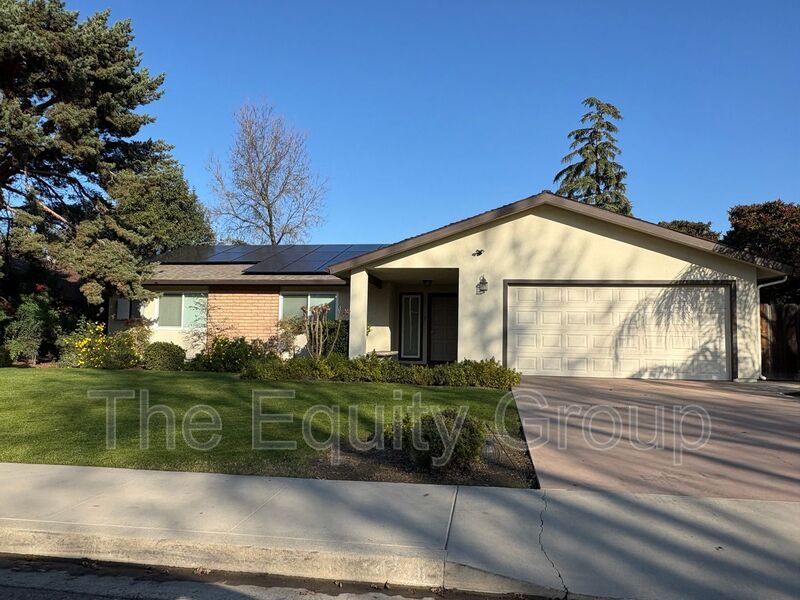Visalia House: 4230 West Grove Ct