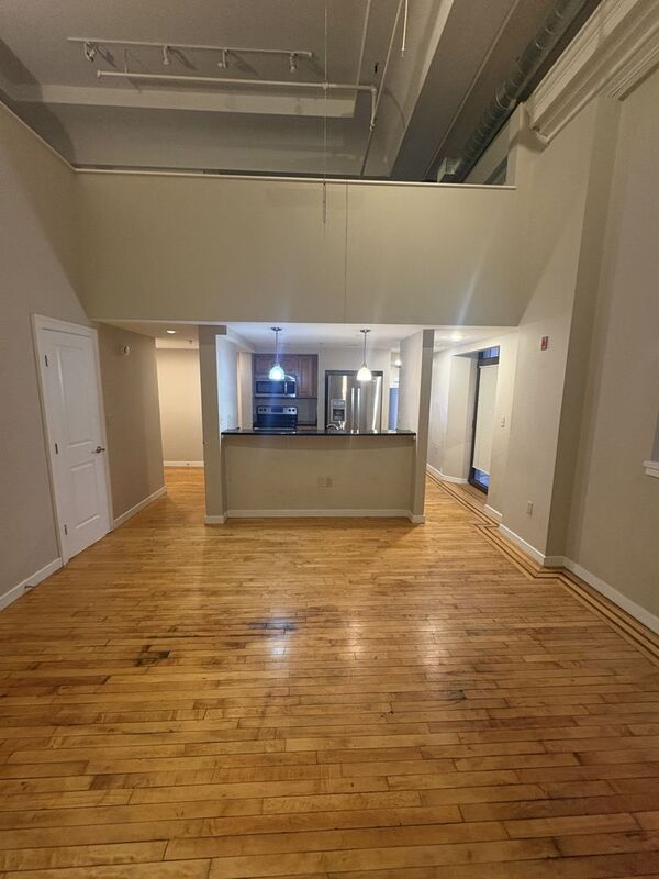 Baltimore Condo: 125 W. Saratoga St