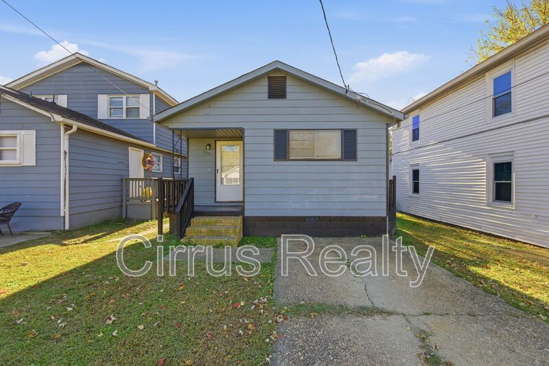 Newport News House: 327 Sycamore Ave