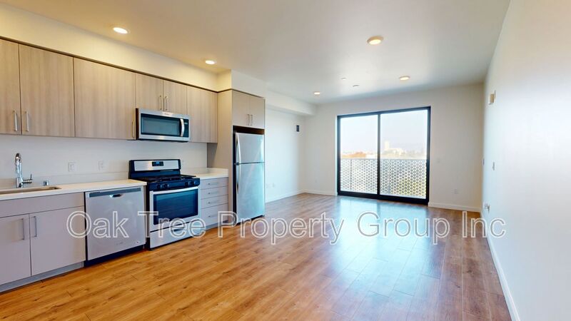 Oakland House: 532 Union St