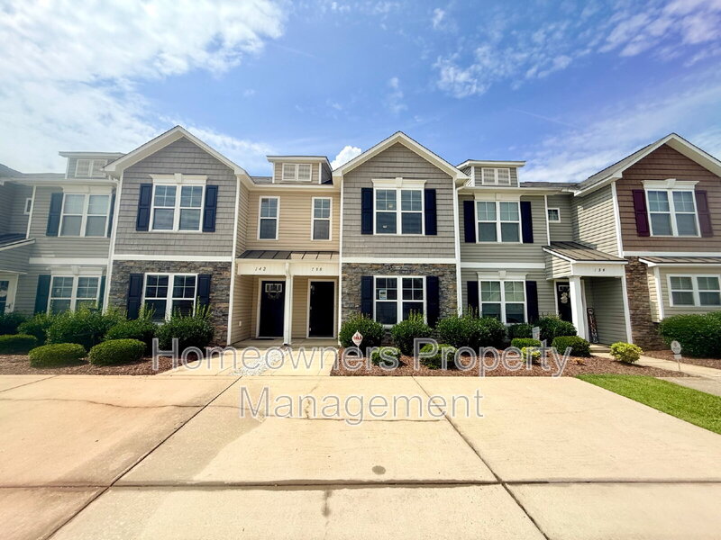 Raeford House: 138 Collinwood Drive