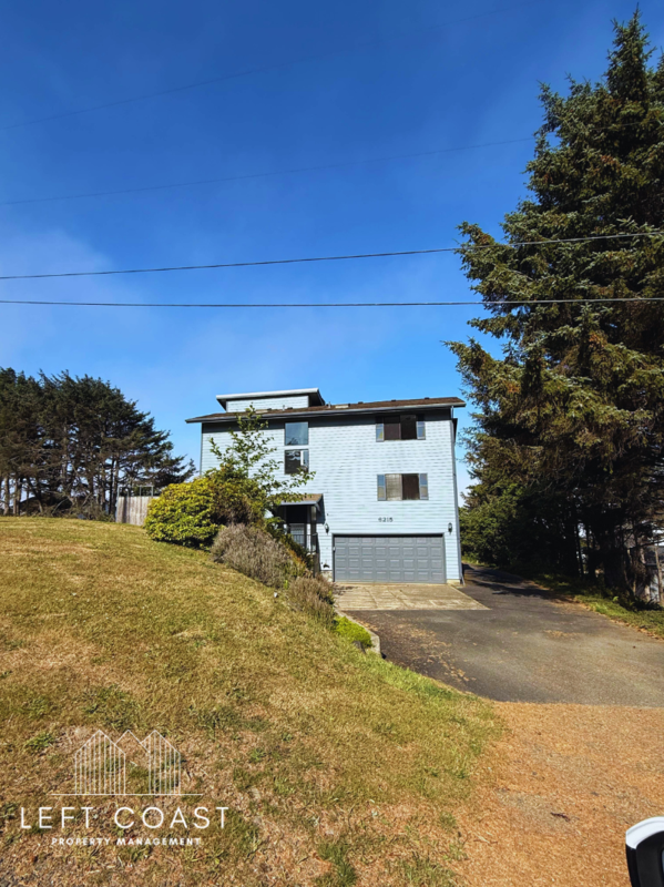 Lincoln City House: 6215 Northeast Oar Drive