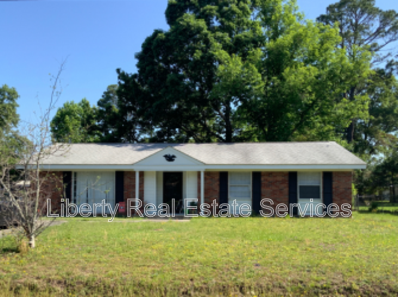 Hinesville House: 613 Franklin St