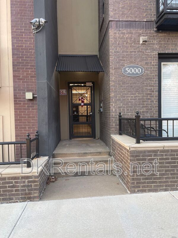 Atlanta House: 5300 Peachtree Road