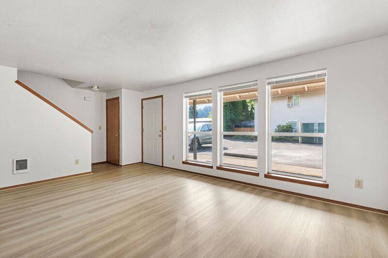 Clackamas Townhome: 17462 SE 82nd Dr