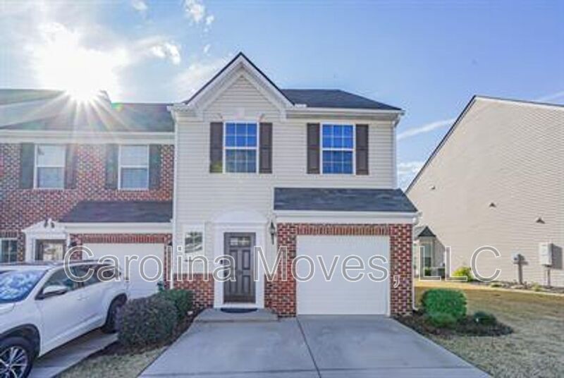 Greenville House: 414 Christiane Way