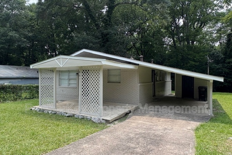 Columbus House: 861 Wright Dr
