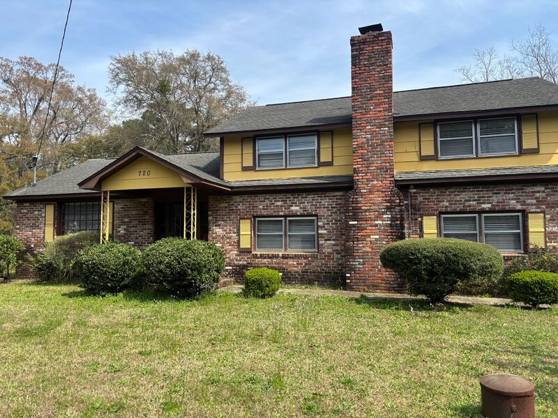 Charleston House: 720 Riverland Dr