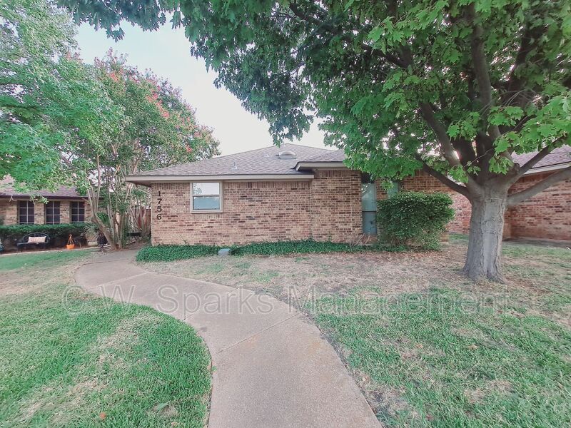 Carrollton House: 1756 Arledge