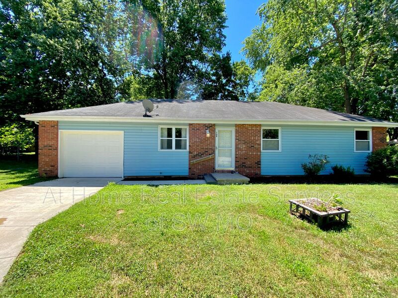 Nixa House: 109 Aspen Cir