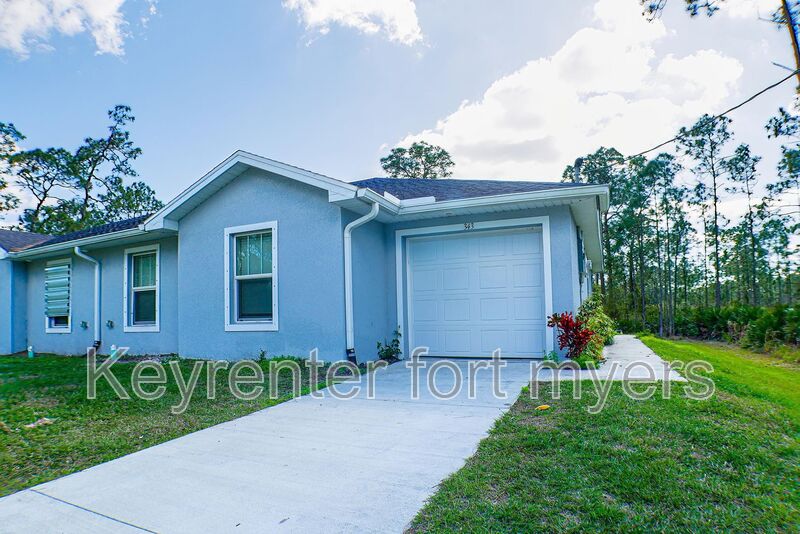 Lehigh Acres House: 341 Reeves St