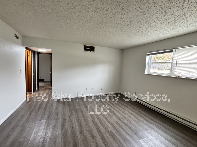 Springfield Condo: 2070 W Washington St