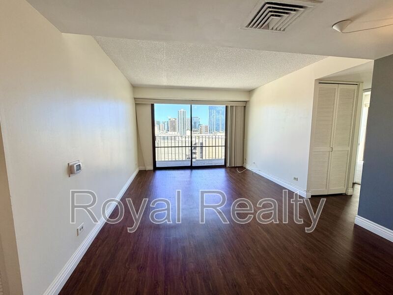 Honolulu Condo: 225 Queen Street
