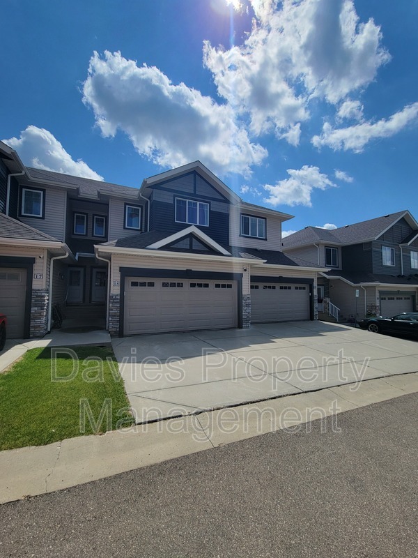 Edmonton Townhome: 4835 Wright Drive SW