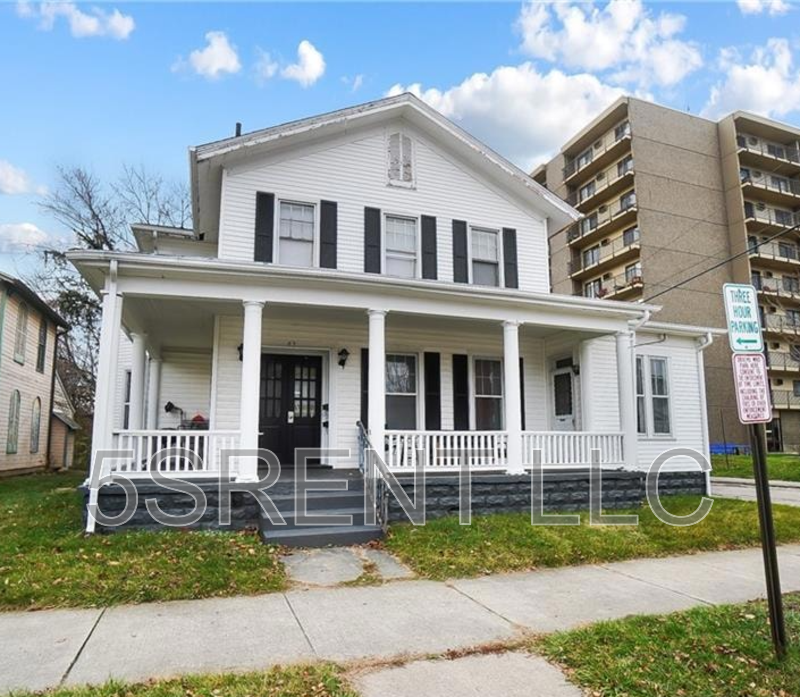 Xenia Condo: 85 W 2nd St Apt 3