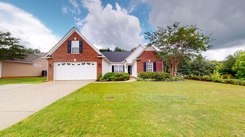 Simpsonville House: 210 Grimes Drive