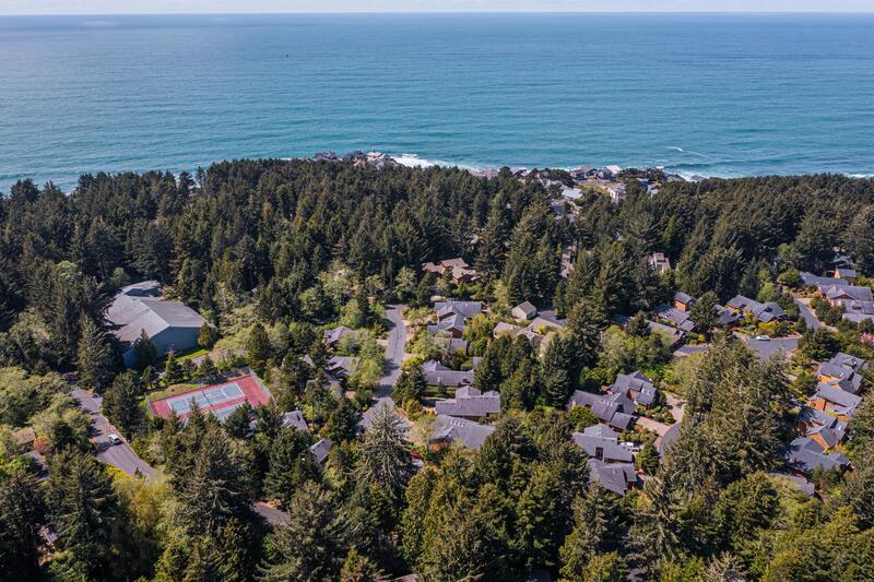 Depoe Bay House: 205 Southwest Shining Mist