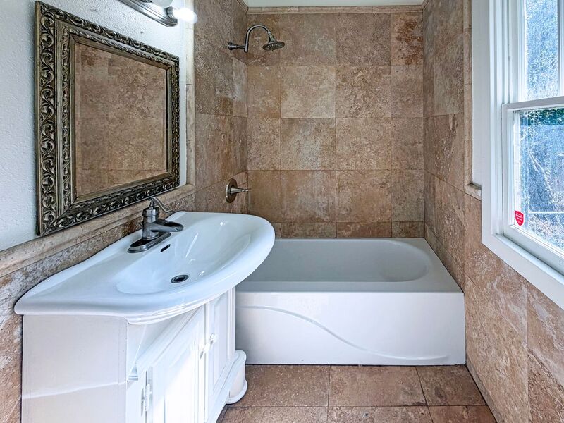 Photo 15 of rental home at 943 Washington Street