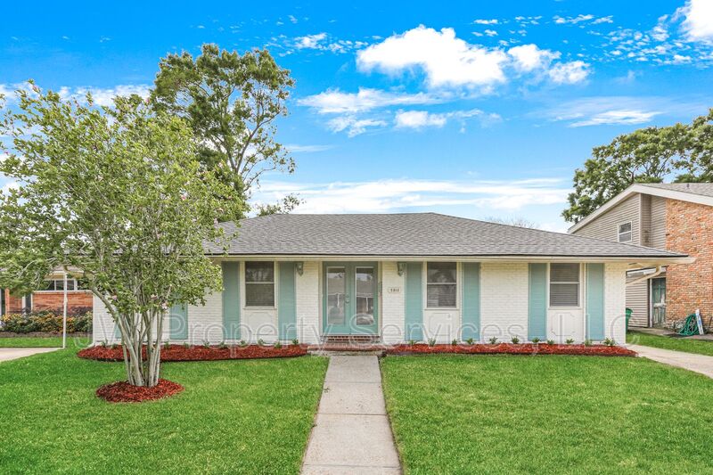 Metairie House: 2513 Margie St