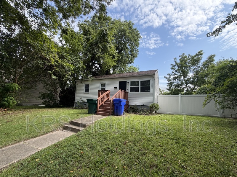 Newport News House: 60 Sycamore Avenue